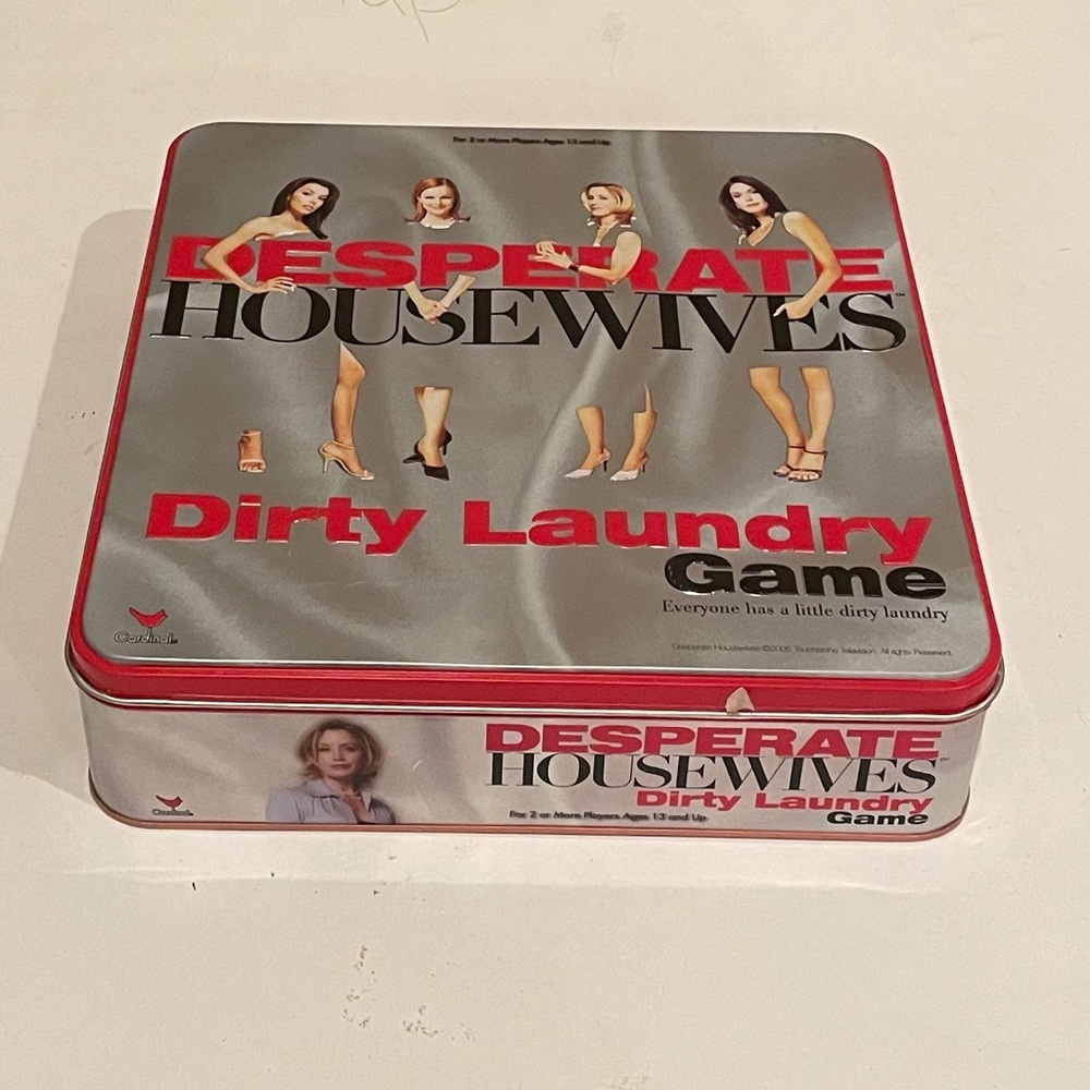 Desperate Housewives Dirty Laundry Game in‎ Tin- Like new